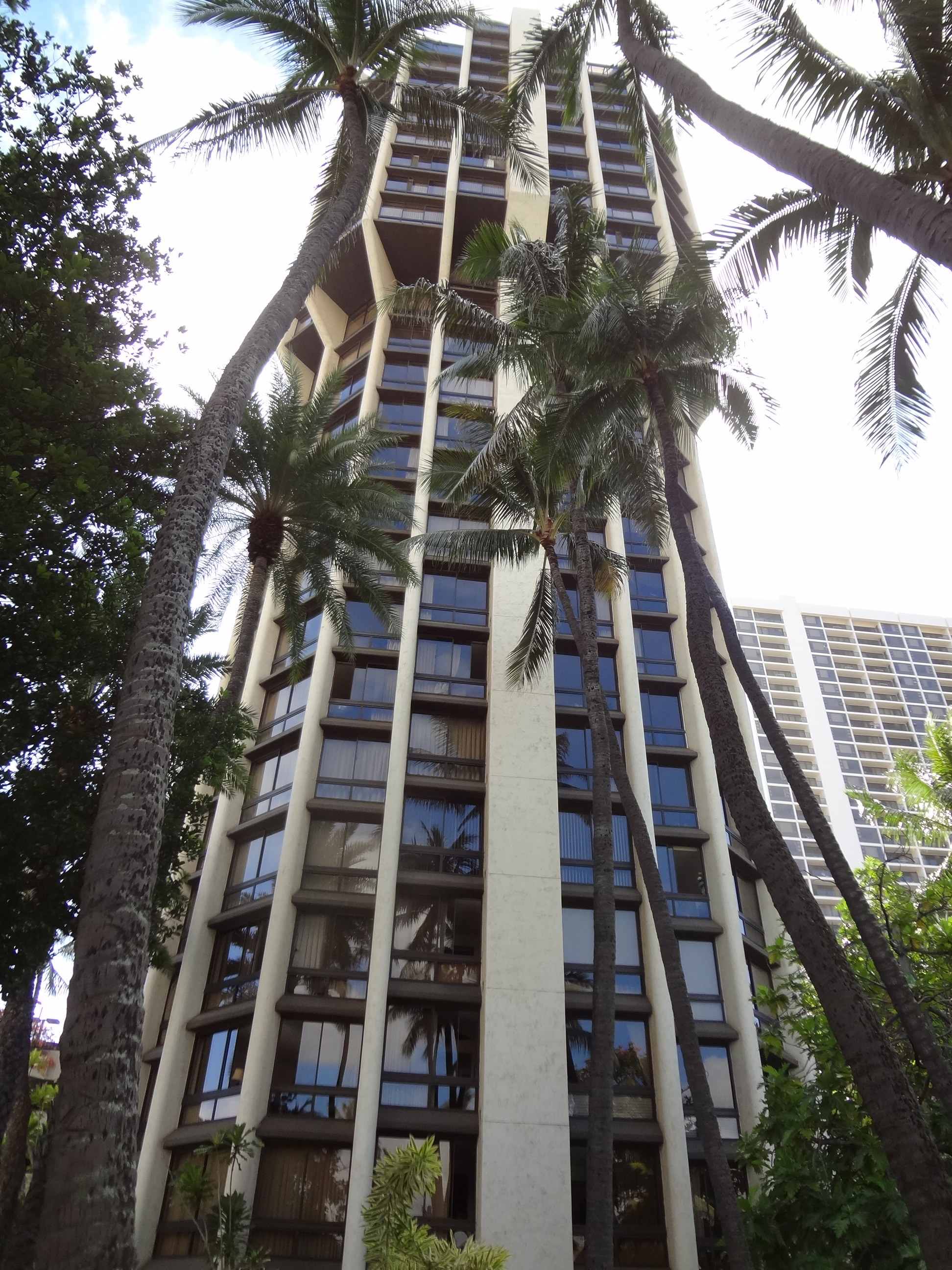 Liliuokalani Gardens, Queen tower