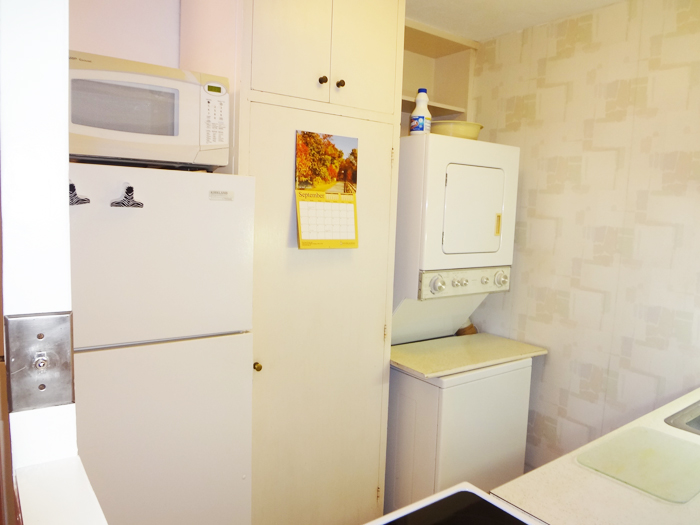 Laundry in the Gardenia kitchen.
